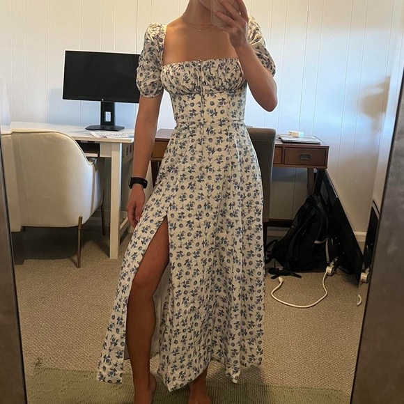 House of CB ‘Tallulah’ Blue and White Floral Cotton Blend Puff Sleeve Midi Dress - Picture 7 of 8